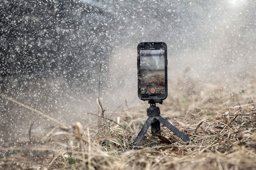 Protezione per l'obiettivo della fotocamera.