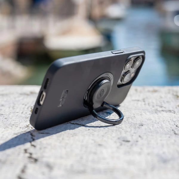 Utilizzabile anche come supporto o per appendere il telefono